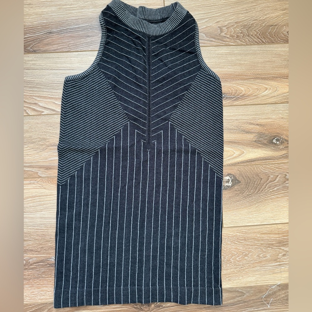 Athleta fitted mock neck top